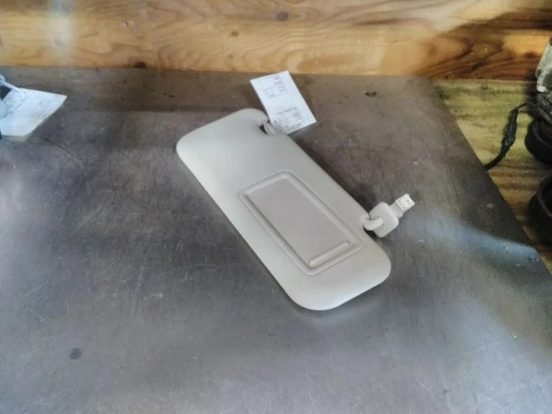 Passenger Right Sun Visor With Illumination Fits 14-18 MAZDA 3 167646 - Image 2 of 4