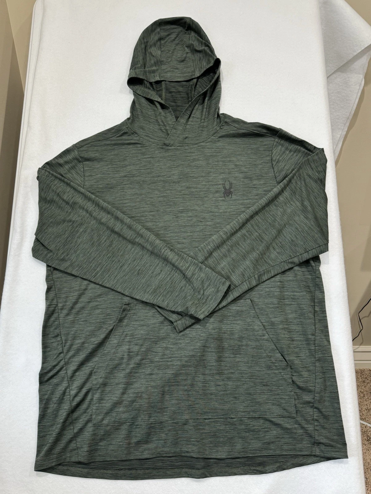 Spyder Men Active Performance Moisture Wicking Stretch Light Weight Hoodie Green
Opens in a new wind