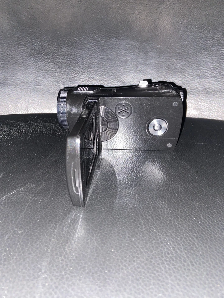 Vivitar DVR 810HD Digital Video Camcorder - Image 2 of 4