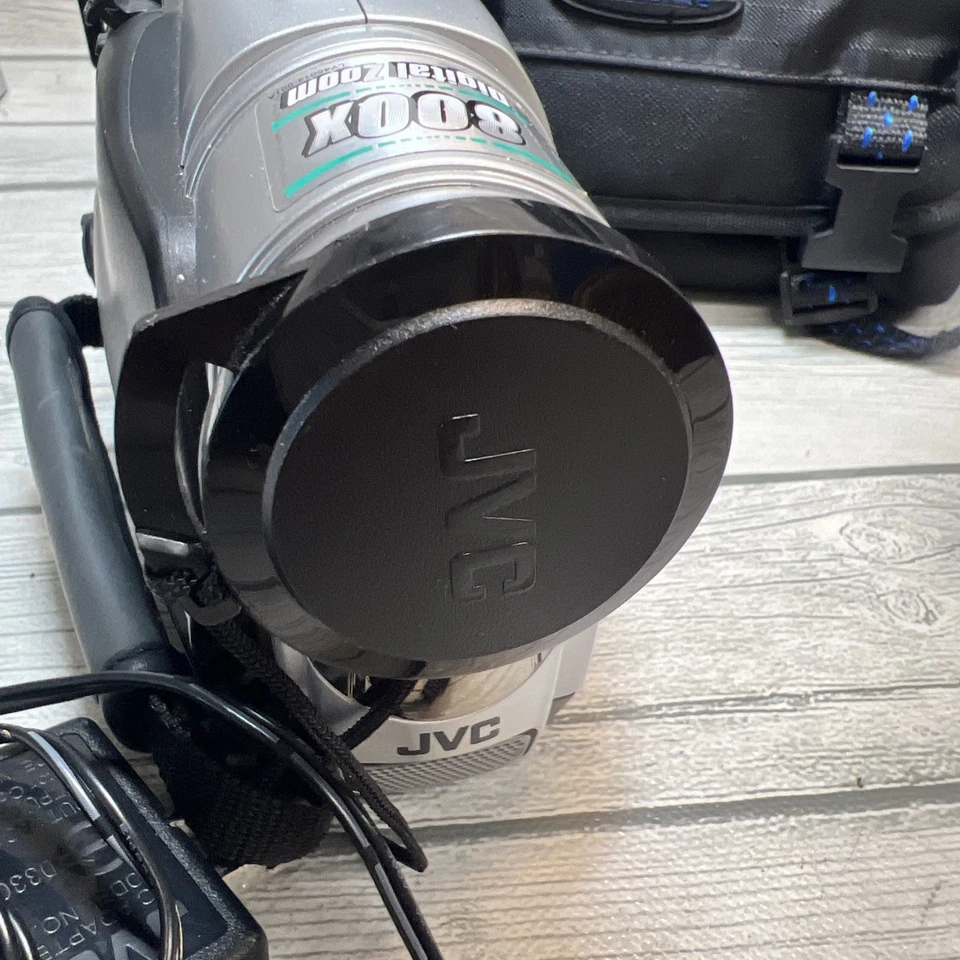 JVC Compact VHS Camcorder Video Camera VHS C Model GR-AXM70U Tested - Image 4 of 4