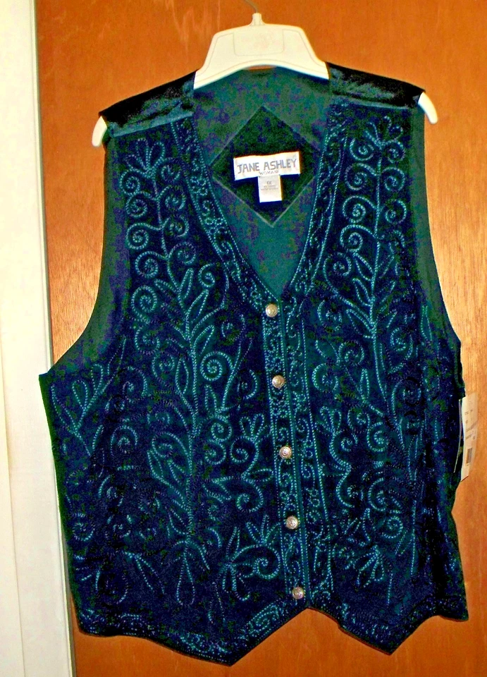 New Women’s Swede Leather Vest, Embroidered Size XL Color Hunter Green – E2 - Image 2 of 4