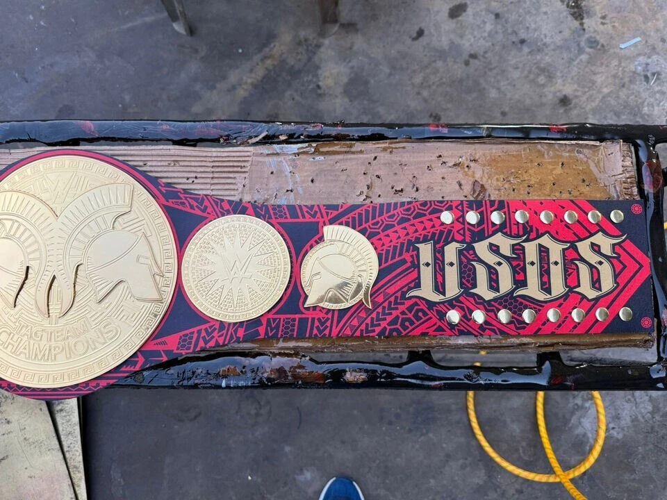 Cinturón réplica personalizada USOS Tag Team Championship Wrestling 4 mm Foto 4 de 4