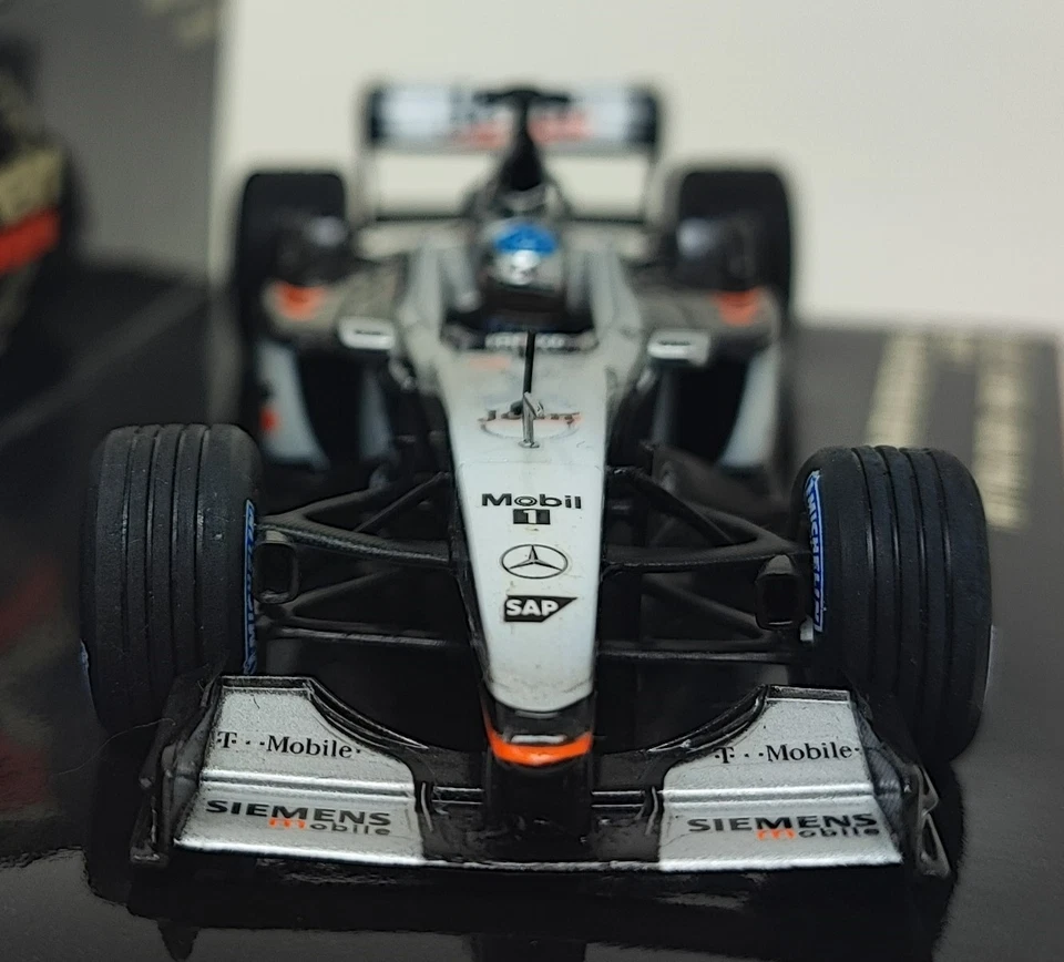 Minichamps 1:43 McLaren MP4-16 Test Paul Ricard 2002 Jean Alesi Diecast Model Foto 3 de 4
