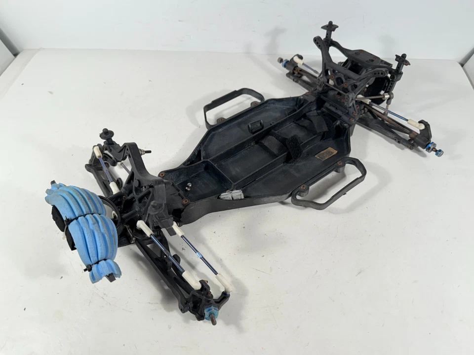 Used Vintage Team Associated SC10 2wd 1/10 Short Course Truck Slider Parts Chas - Image 3 of 4