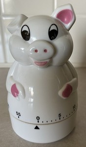 Vtg Plastic Pig-Shaped Mechanical Kitchen Timer - Works