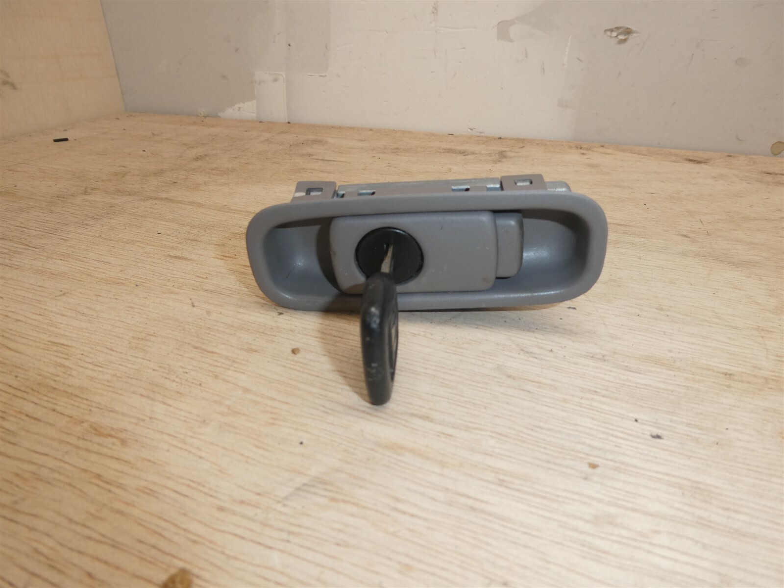 9802 Honda Accord Glove Box Glovebox Compartment Latch Lock Handle