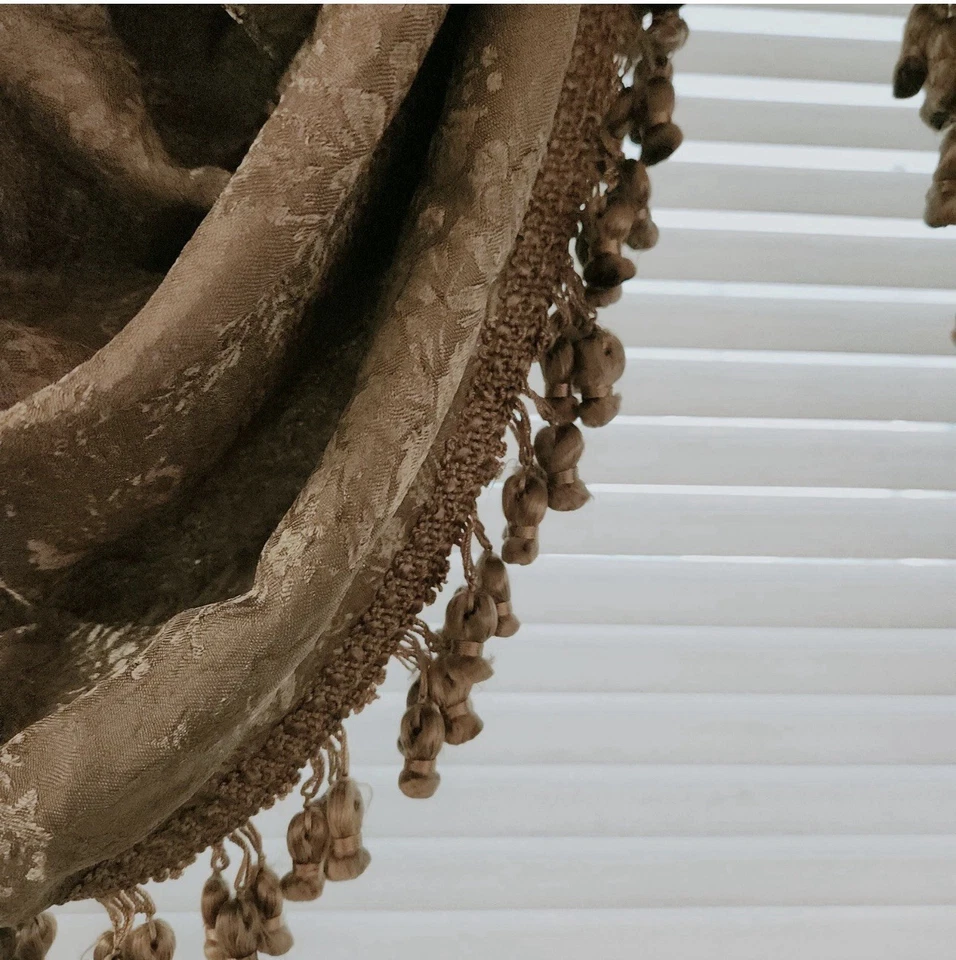 Croscill - (4) Valências de cachoeira poli e (4) painéis 44"X84" conjunto com 8 peças - Imagem 3 de 4