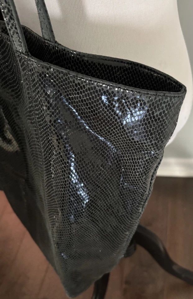 Bolso de Mano Fatto a Mano Carlos Falchi Grande Negro Repujado 14.5" x 17" Foto 3 de 4