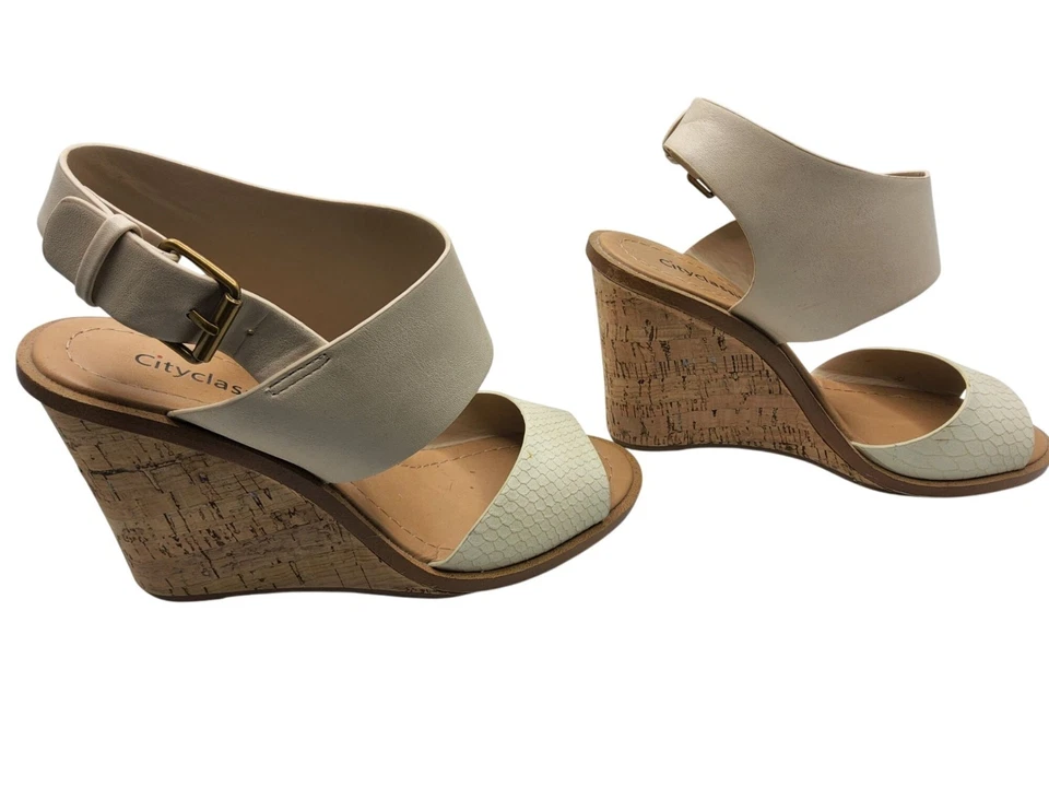 Sandálias anabela bege classificadas na cidade com salto de cortiça e fecho de fivela ajustável - Imagem 4 de 4