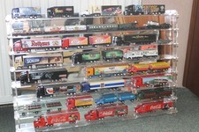 Sammlung 71 Modell-LKW + PKW im Maßstab 1:87 (Herpa/Conrad) inkl. 3 Acryl-Vitrin