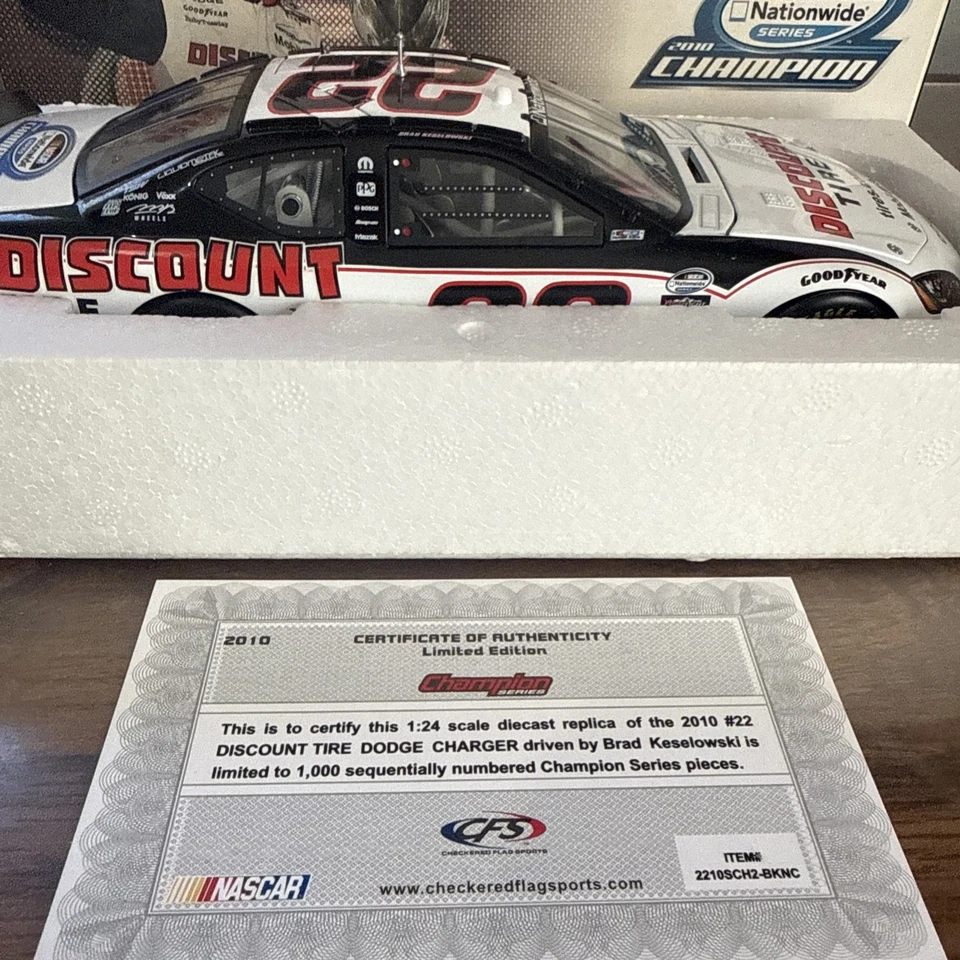 2010 Brad Keselowski 1/24 Discount Tire Dodge Charger Die Cast 194 of 1000 - Image 2 of 4