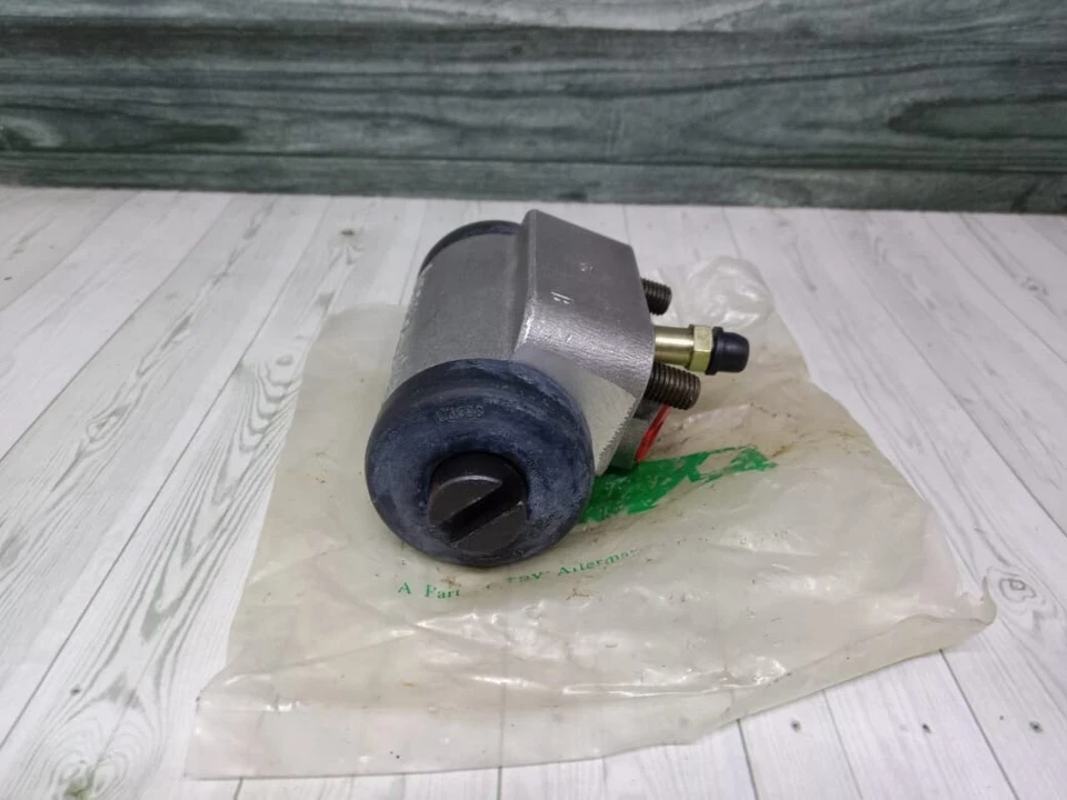 Land Rover Series Wheel Cylinder Lucas 68660432 V5 NOS - Image 3 of 4