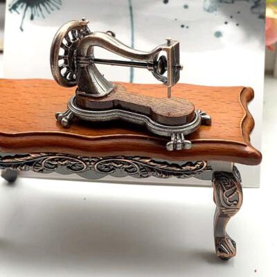 1Pc Mini Alloy Miniature Sewing Machine 1:12 Scale Dollhouse DIY Decoration G·:J