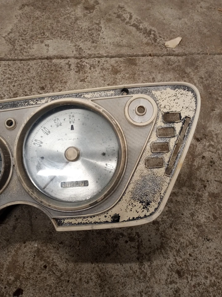 Plymouth Sport Fury 1963 velocímetro calibre clúster Foto 2 de 4