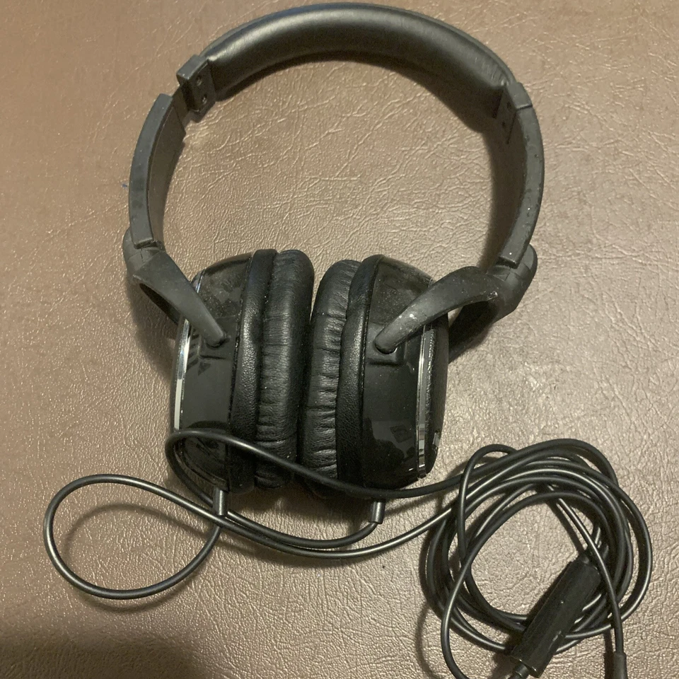 Klipsch One Auriculares Estéreo On-Ear con Micrófono + Control Remoto de 3 Botones Foto 3 de 4