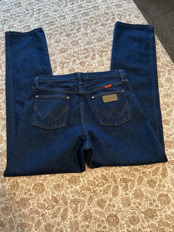 Vintage Wrangler High Waisted Medium Denim Straight Leg Jeans 11 X 34 New NWOT