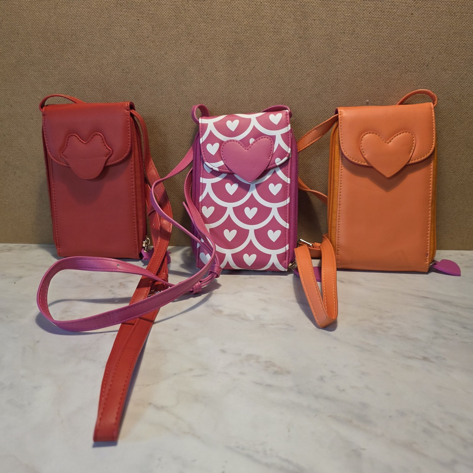 Conjunto de 3 bolsos bandolera para teléfono Agatha Ruiz de la Prada diseño de corazones