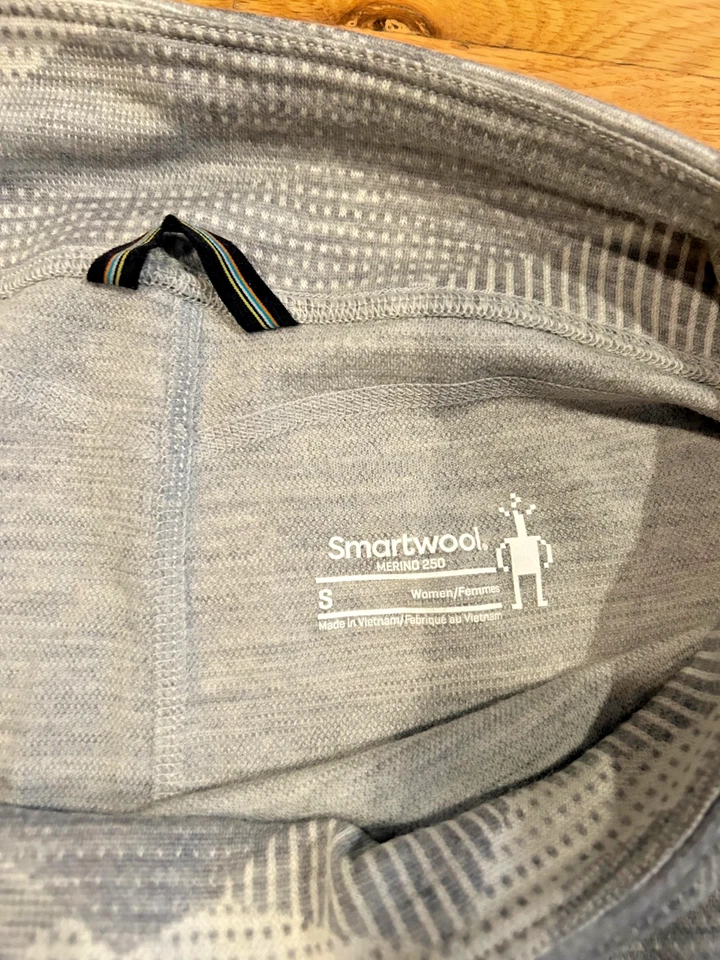 Smartwool capa base mujer talla pequeña. 100% Merino 250. Elegante patrón gris. Foto 2 de 3