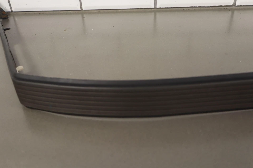 1988 Toyota Supra левый водитель внешний четверть панели отделки молдинг с габаритный фонарь - Изображение 3 из 4