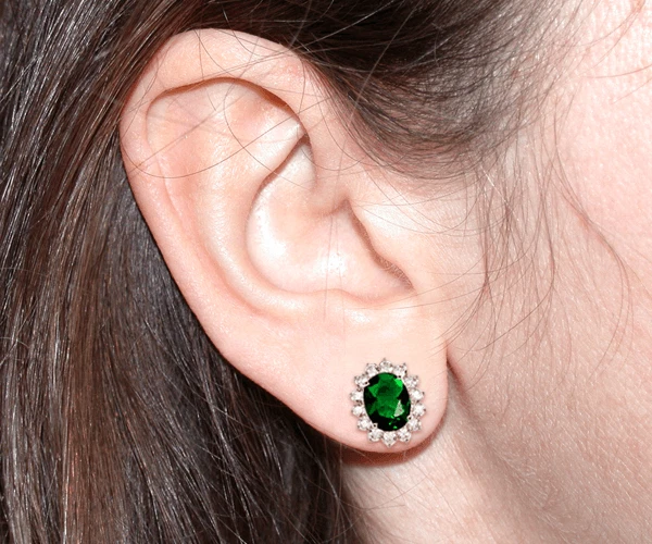 Sfarzosi Orecchini Brillanti con Smeraldi in Argento 925 Rodiato Oro Bianco - Immagine 4 di 4