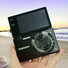 Samsung MV800 Flip-Out Vlog Compact Digital Camera 16 MP Black Tripod Thread