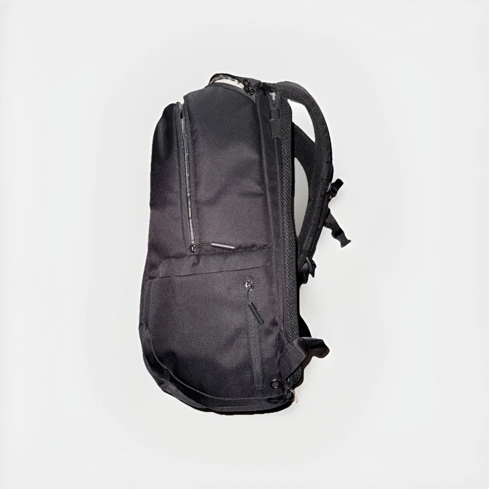 Mochila DSLR de nailon Incase Pro Pack MacBook Pro iPads compartimento acolchado Foto 2 de 4