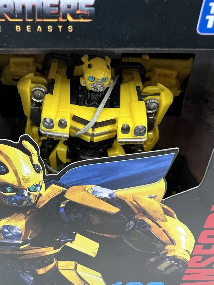 Transformers Studio Series Deluxe Class Bumblebee 100 Action Figure NEW UK - Image 2 of 4