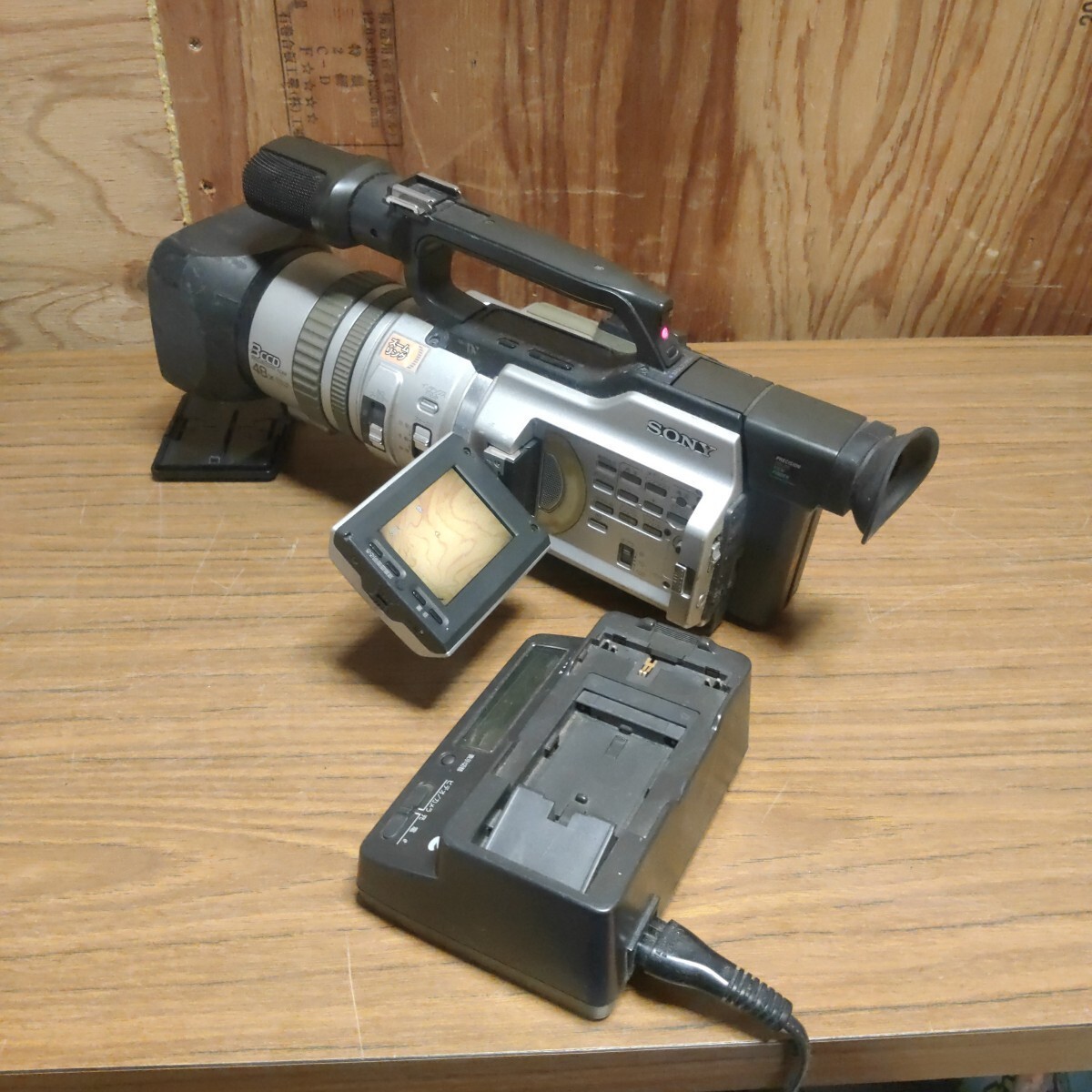 SONY ビデオカメラ レコーダーDCR-VX2000 稼働品 Sony DCR-VX2000 Digital Handycam Camcorder MiniDV Power Cord