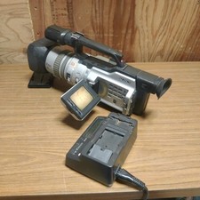 Sony DCR-VX2000 Digital Handycam Camcorder MiniDV Power Cord Memory Stick Bundle