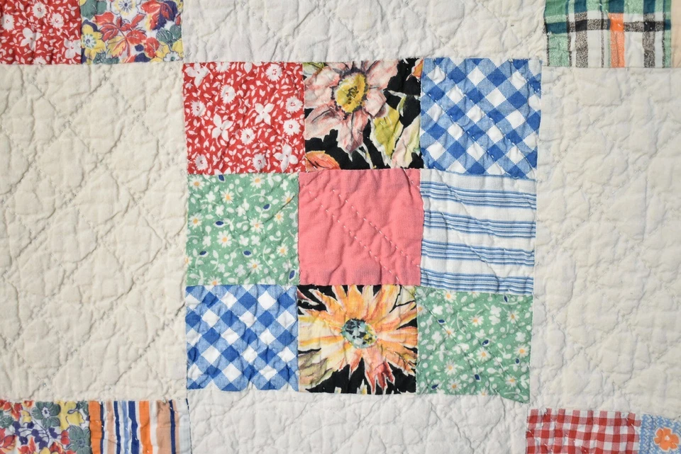 CHEERY Vintage 30's Nine Patch Antique Quilt ~Nice Sawtooth Border! - Image 4 of 4