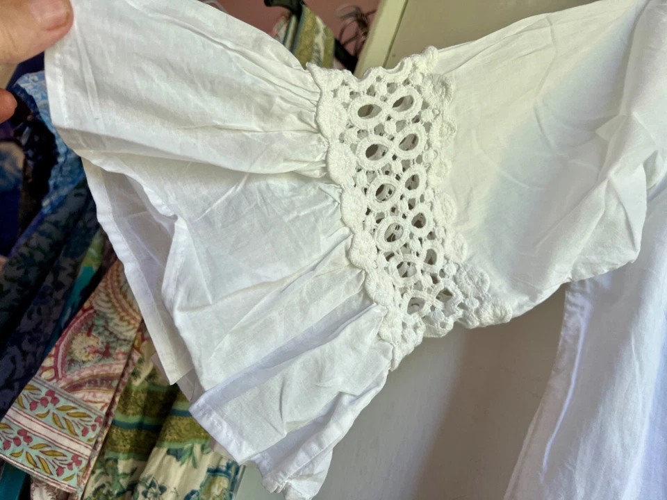 Blusa túnica de algodão OS branca floral crochê bordada manga com babado - Imagem 4 de 4