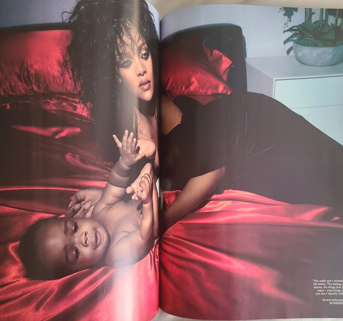 女性情報誌 British Vogue March 2023 Rihanna Vogue UK Magazine March 2023 Rihanna Reborn (PB).: Vogue UK