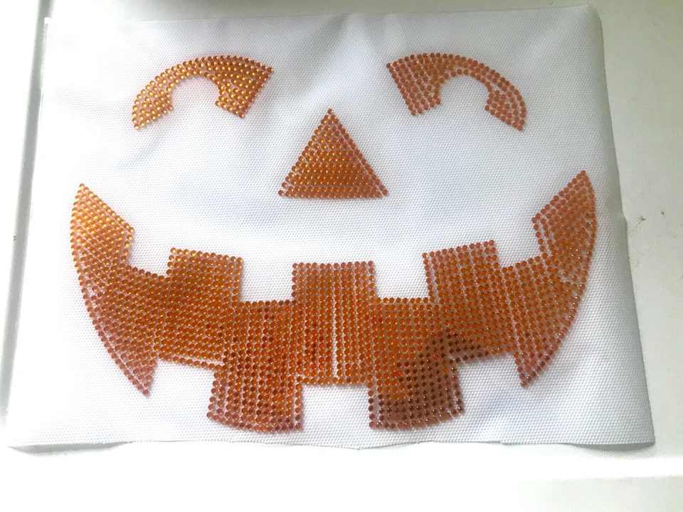 Plancha de transferencia Hotfix de diamantes de imitación Jack-O-Lantern Foto 2 de 2