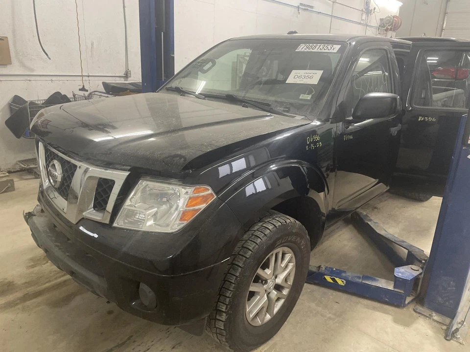 Conjunto de luz trasera izquierda usada se adapta a: Nissan Frontier 2014 cuarto montado en panel L Foto 4 de 4