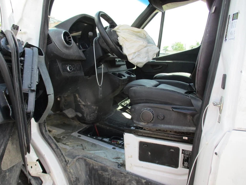 Used Right Exterior Door Handle fits: 2020 Mercedes-benz Mercedes sprinter 2500 - Image 3 of 4