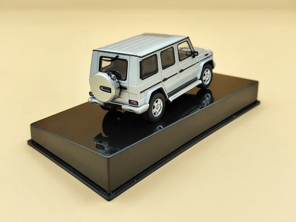 1/43 Mercedes-Benz Classe G V8 Gris AutoArt ref: B66961943 - Photo 2/3