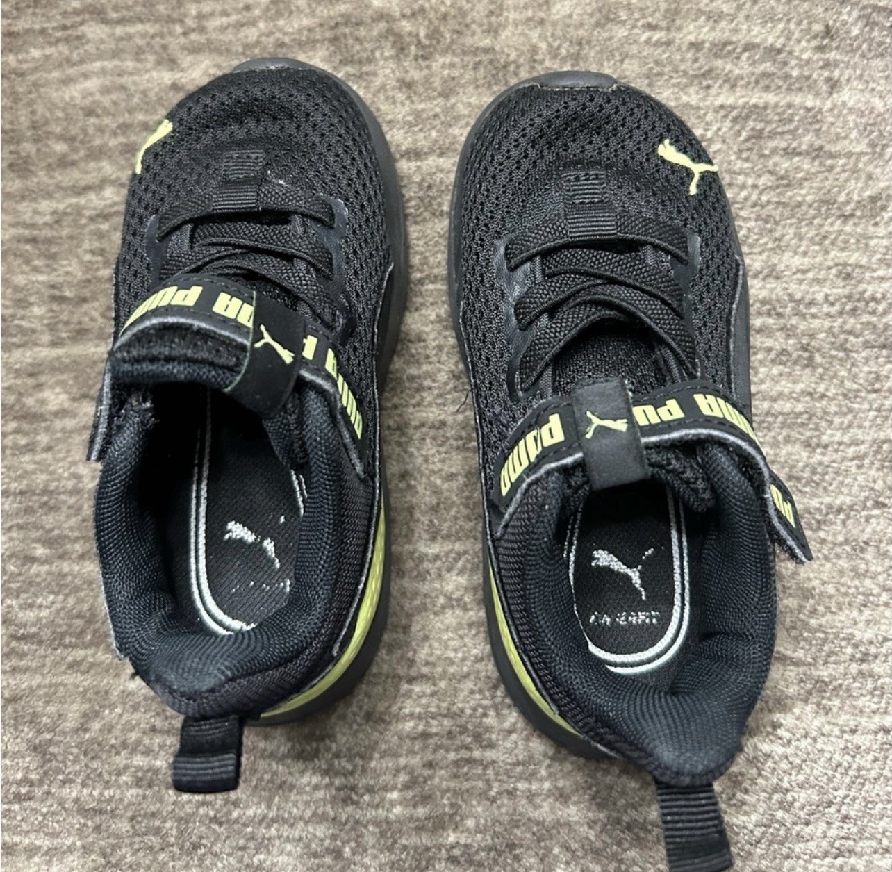 SAOLA Sneakers Puma bambino nero e giallo neón taglia 5marca Puma