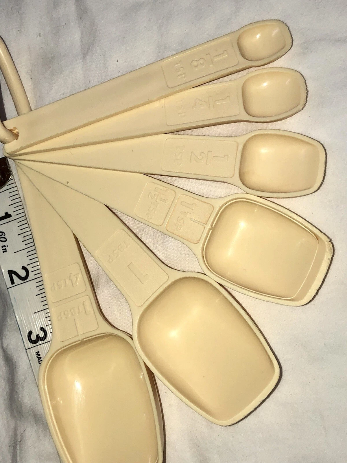 Vintage Tupperware Set 7 Piece Beige Cream Measuring Spoons Ring #1266-#1272