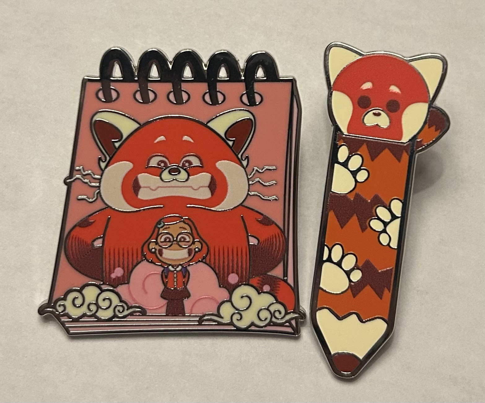 Disney - Mei & Panda Mei - Turning Red Pair Pixar Notepads and Pencils 2 Pin Set