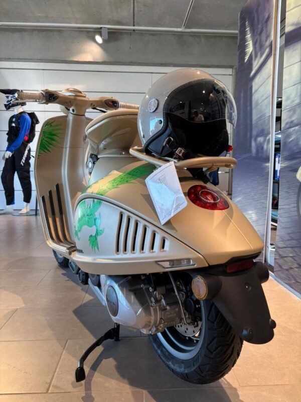 Vespa 946 Edizione Dragon foto 6