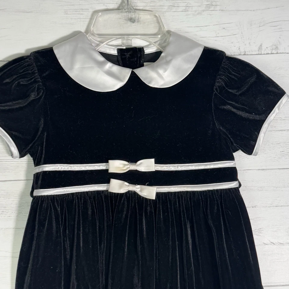 Vestido Emily Rose Terciopelo Negro Talla 6X Blanco Lazos Cuello Peter Pan Vacaciones Foto 2 de 4