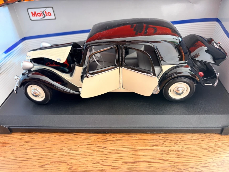 MAISTO CITROEN 15CV TRACTION 6CYL 1/18 BICOLORE EN BOITE - Photo 2/4