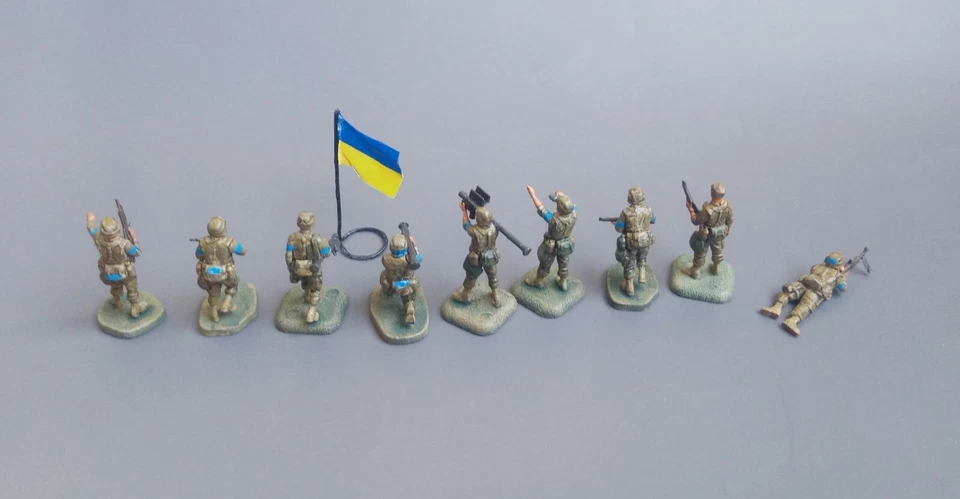 Pro-Painted "Blue team" 47th Brigade  Ukraine army 1/72 figures set A - Image 3 of 4