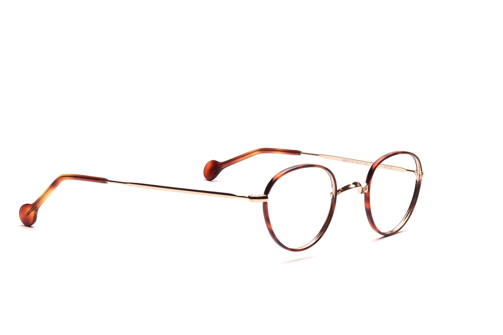 Металлическая фурнитура Panto Mod мощностью 1730 Вт выполнена из золота в Виндзорском стиле и имеет диаметр от 40 мм до 42 мм