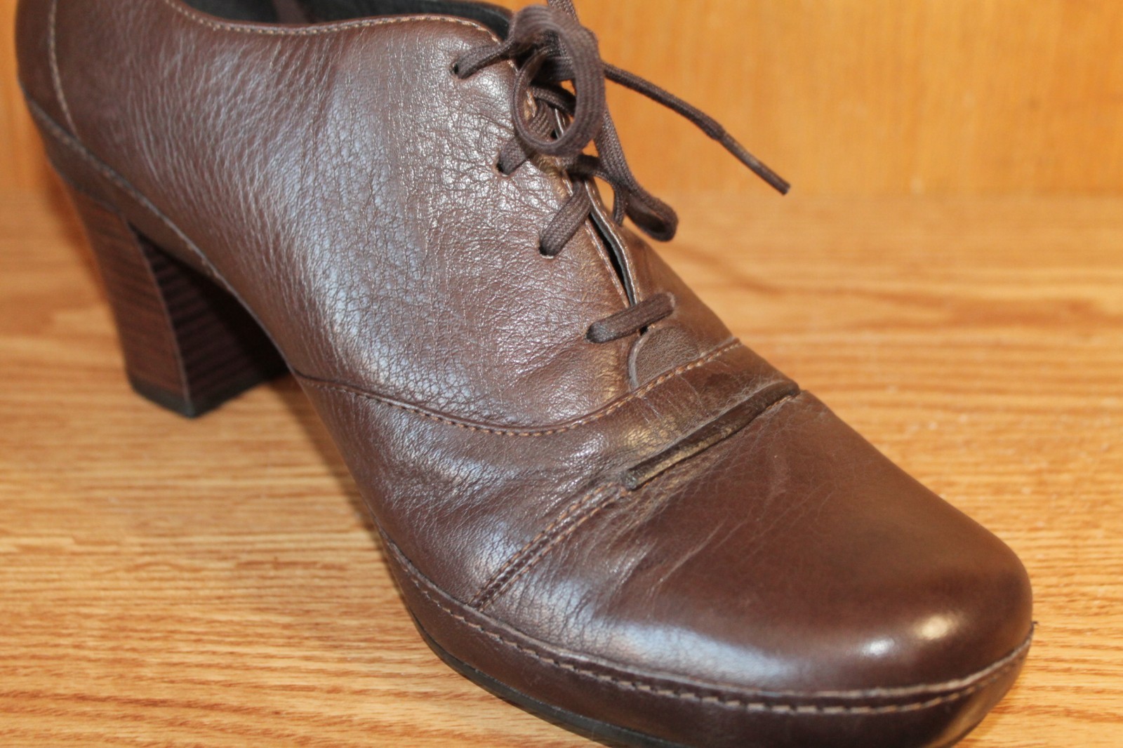 brown leather clarks