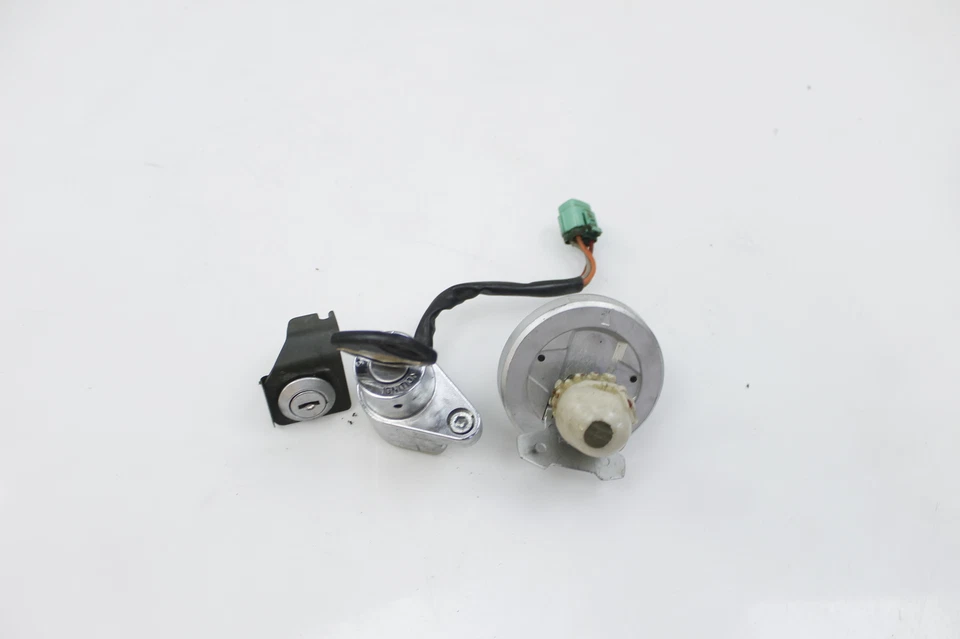 06-15 铃木 BOULEVARD M109 M109R 发射锁钥匙套装 带气盖和座椅锁 — 第 2/4 张图片