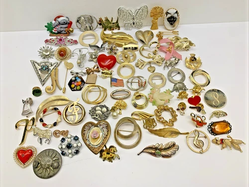 Lot of 75 Vintage to Modern Pins Brooches Variety of Style Sizes Costume Jewelry
