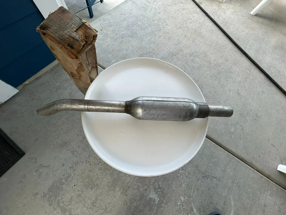 NOS 1966-1968 Pontiac Bonneville Executive Doble Escape Resonador 1.75" 9784296 Foto 2 de 4