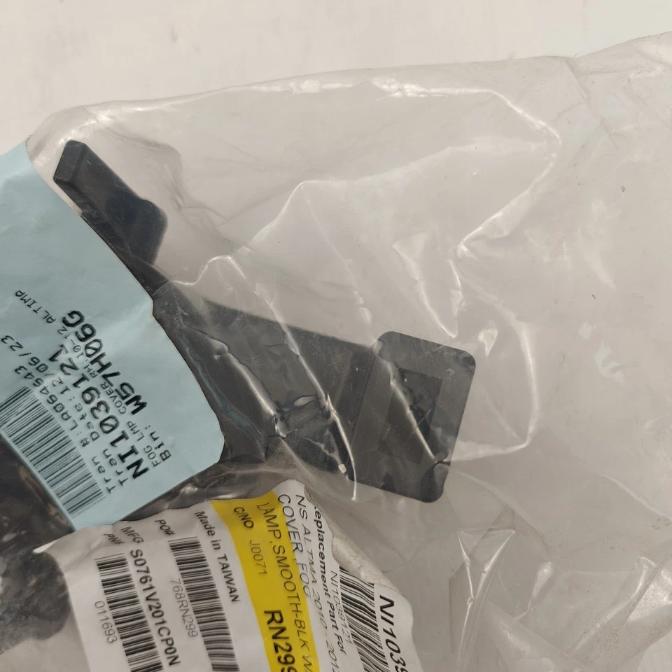 2010 2011 2012 NISSAN ALTIMA RIGHT SIDE FOG LIGHT TRIM - Image 3 of 4