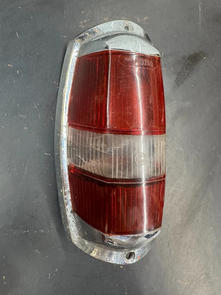 MERCEDES BENZ 190 SL / LANTERNA TRASEIRA / 1960-61-1962 - Imagem 3 de 4
